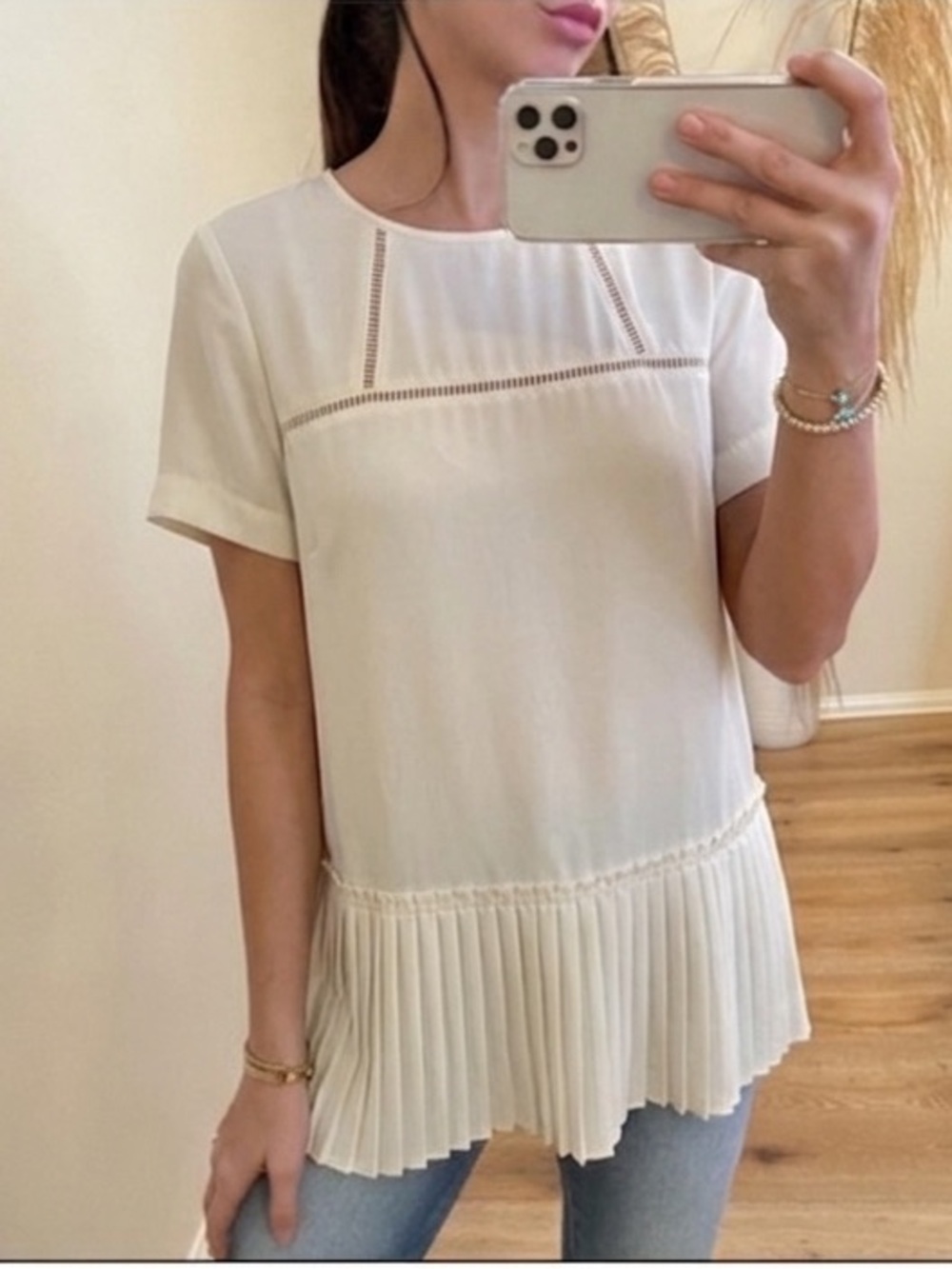 Banana Republic Cream Short Sleeve Pleated Hem Blouse